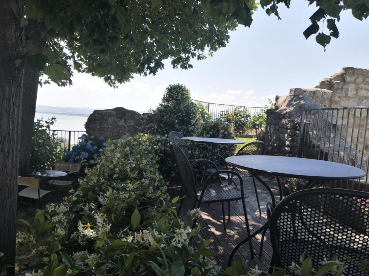 Il Torrione Bed and Breakfast Castiglione del Lago Exteriör bild